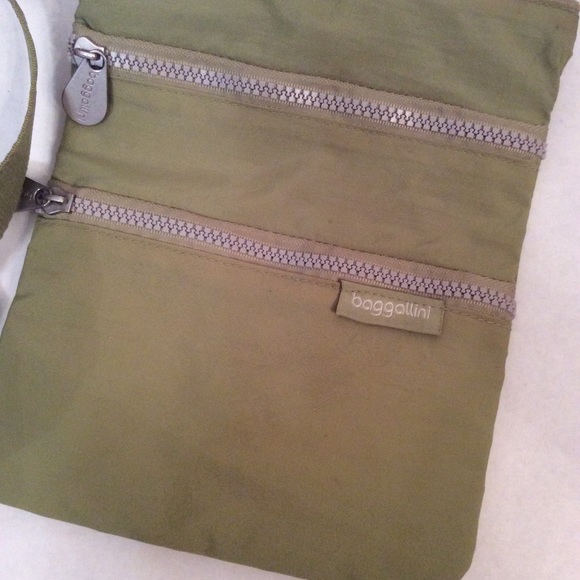 Baggallini nylon travel crossbody purse - Picture 2 of 6